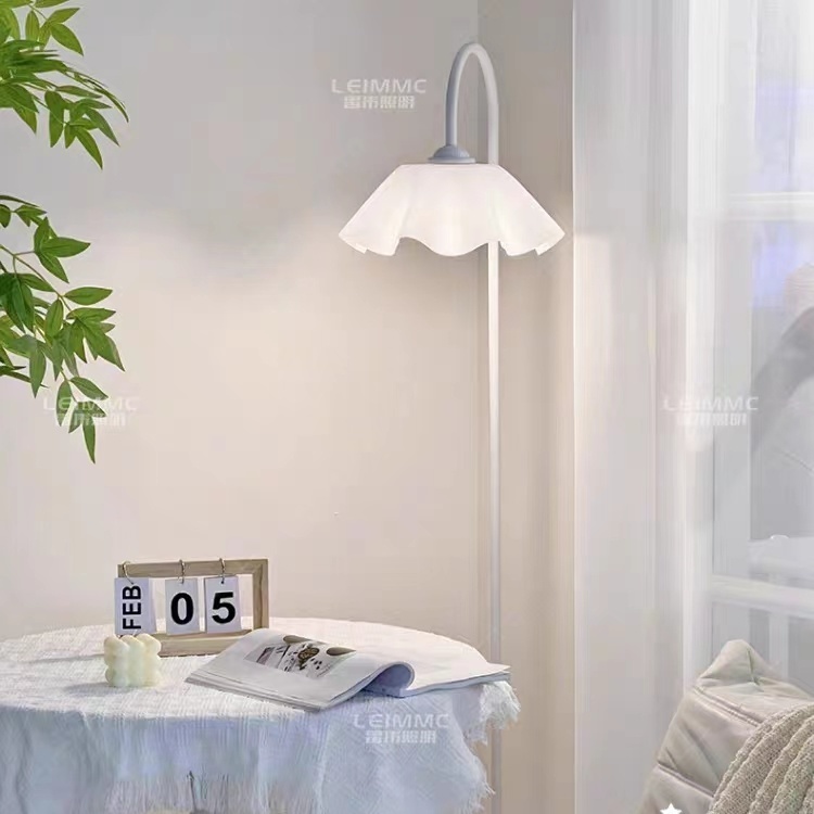 Cánh Hoa Đèn Sàn Kem Phong Cách Ghế Sofa Phòng Khách Bên Bầu Không Khí Đèn Trang Trí Sáng Tạo Phòng Ngủ Đầu Giường Dọc Đ