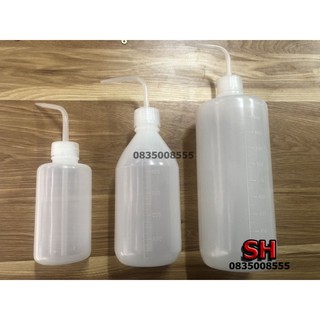 Bình tia nhựa trắng dùng trong y tế, vòi cong tiện lợi, chứa nước cất, dung dịch tẩy rửa