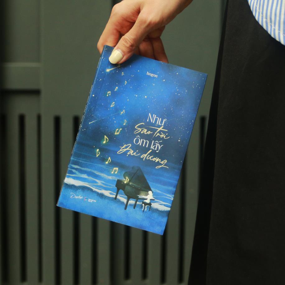 Sách - Như Sao Trời Ôm Lấy Đại Dương