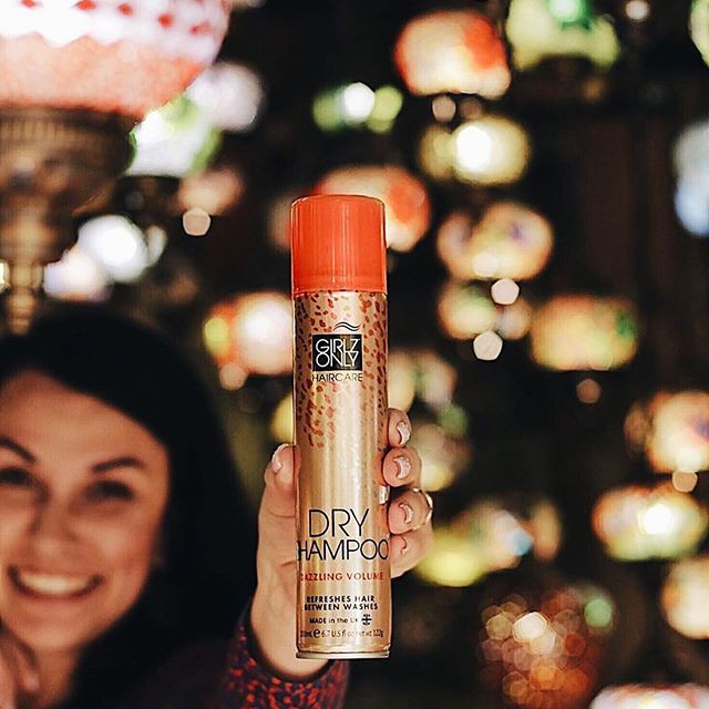 Dầu Gội Khô Girlz Only Dazzling Volume Làm Phồng Tóc 200ml