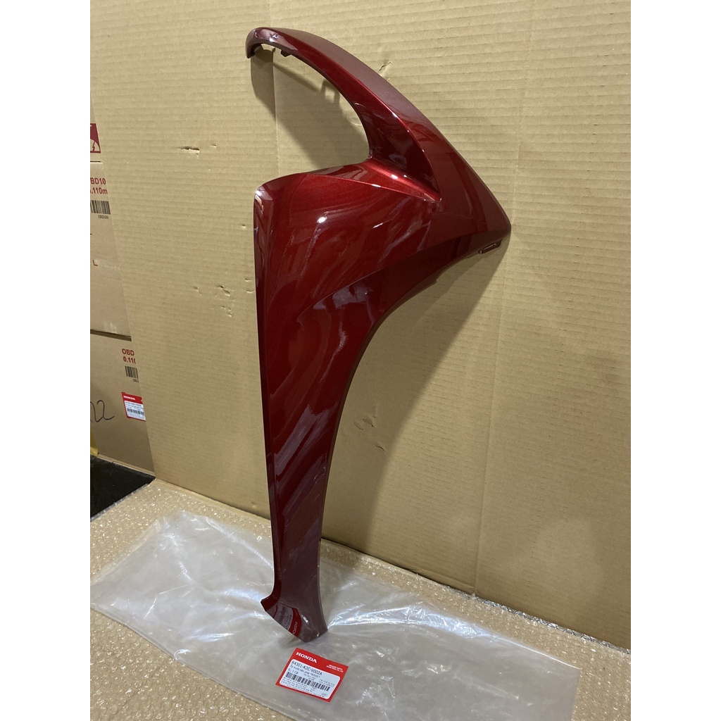 Ốp trước bên phải | cánh yếm Vision  màu Đỏ mận chính hãng Honda