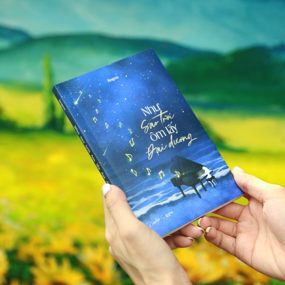 Sách - Như Sao Trời Ôm Lấy Đại Dương - AZVietNam