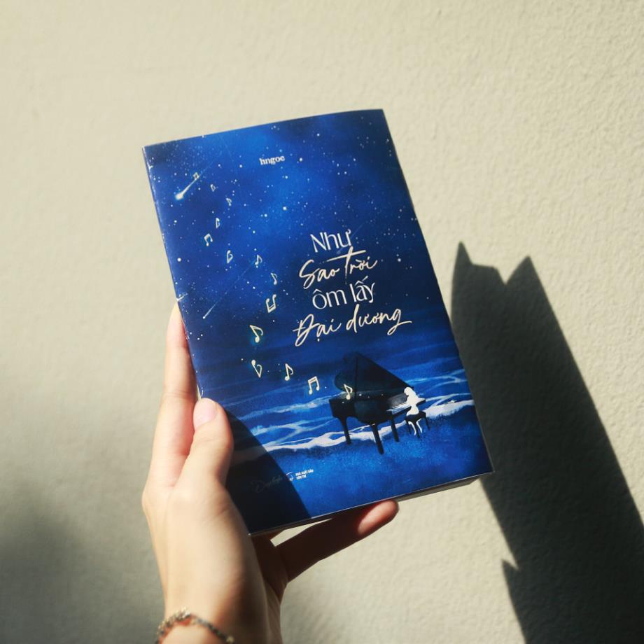 Sách - Như Sao Trời Ôm Lấy Đại Dương - AZVietNam