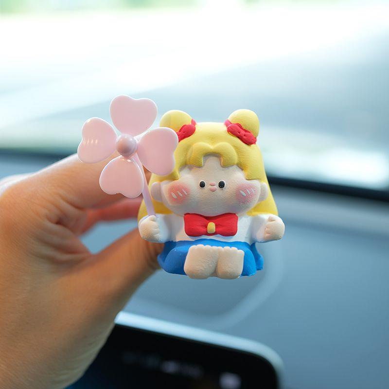 Phụ Kiện Khuếch Tán Nước Hoa Gắn Điều Hòa Xe Hơi Hình Thủy Thủ Mặt Trăng