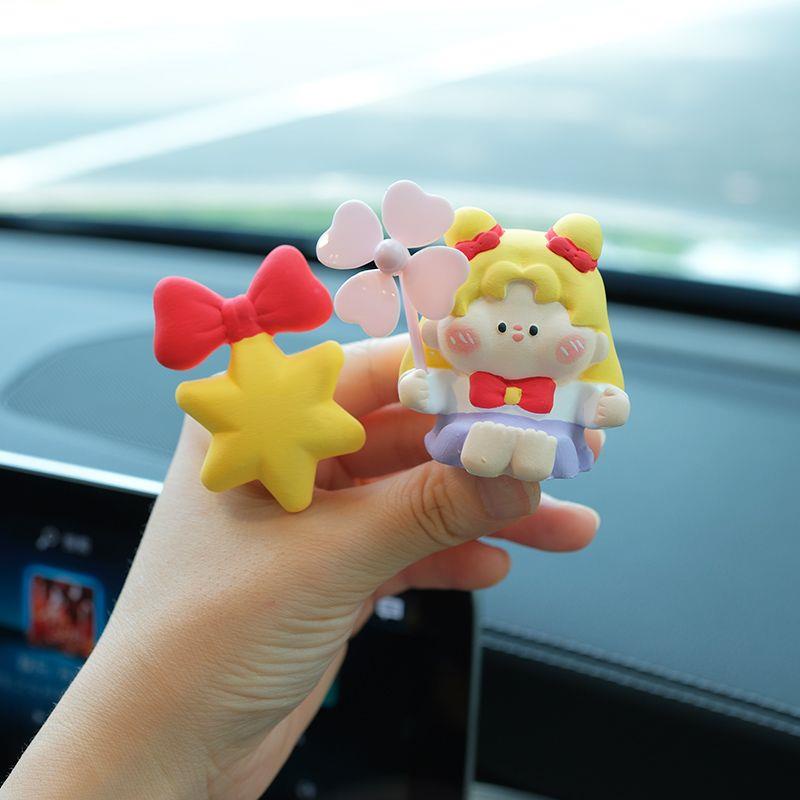 Phụ Kiện Khuếch Tán Nước Hoa Gắn Điều Hòa Xe Hơi Hình Thủy Thủ Mặt Trăng