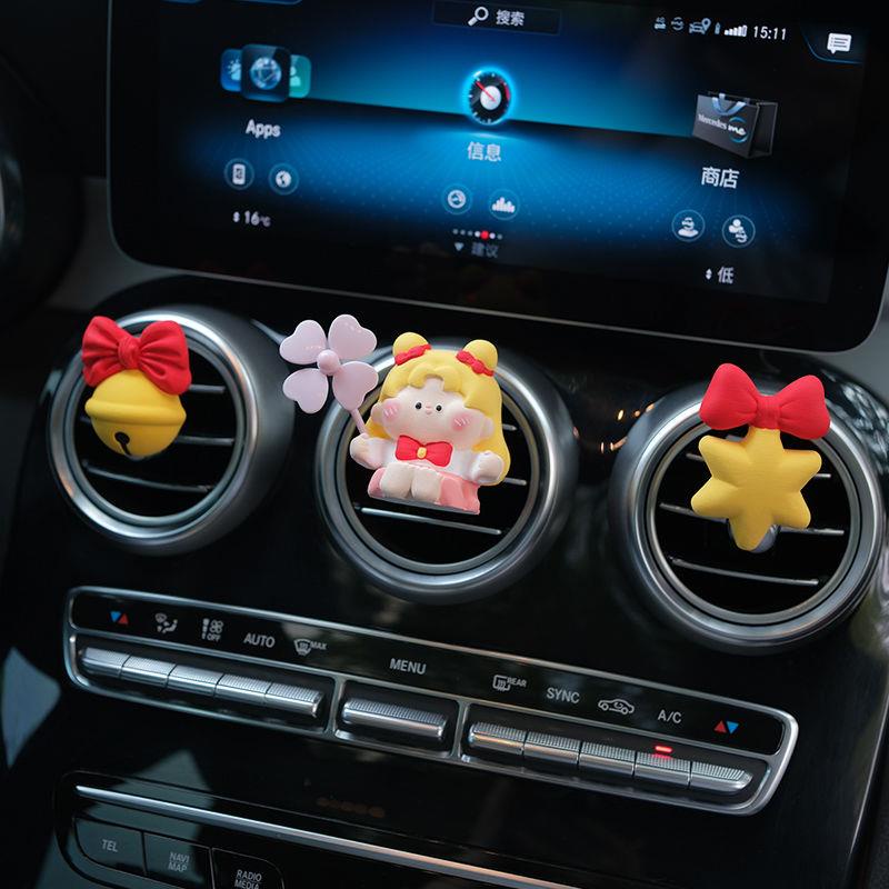 Phụ Kiện Khuếch Tán Nước Hoa Gắn Điều Hòa Xe Hơi Hình Thủy Thủ Mặt Trăng