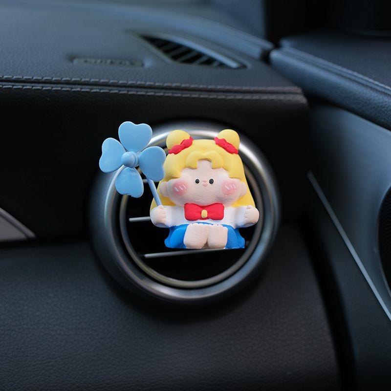 Phụ Kiện Khuếch Tán Nước Hoa Gắn Điều Hòa Xe Hơi Hình Thủy Thủ Mặt Trăng