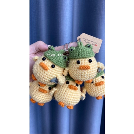 Móc khoá vịt vàng cầm dao handmade