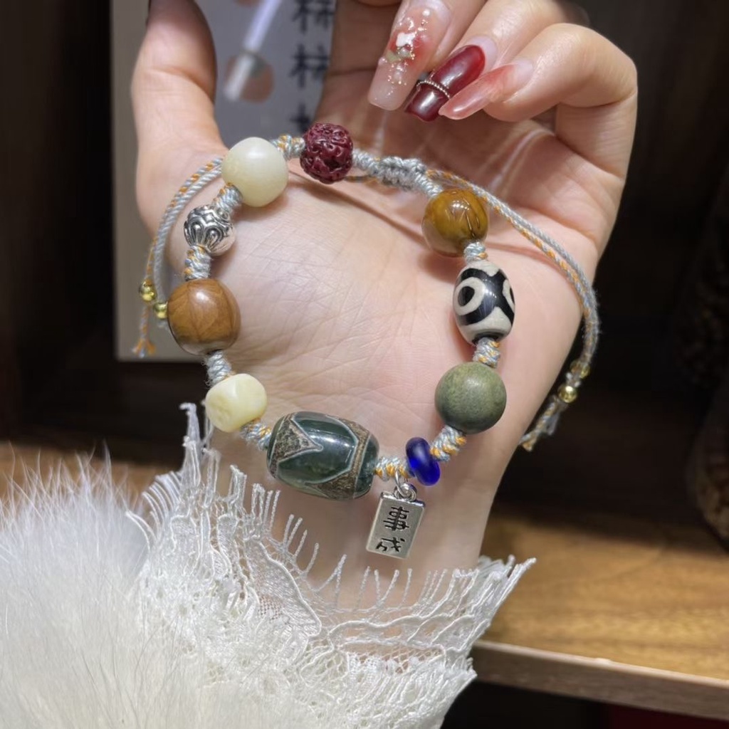Vòng Tay Mã Não Tự Nhiên Bằng Gỗ Đàn Hương Xanh Lá / Vàng / Đỏ Phong Cách Phật Giáo Hong kong 9.2