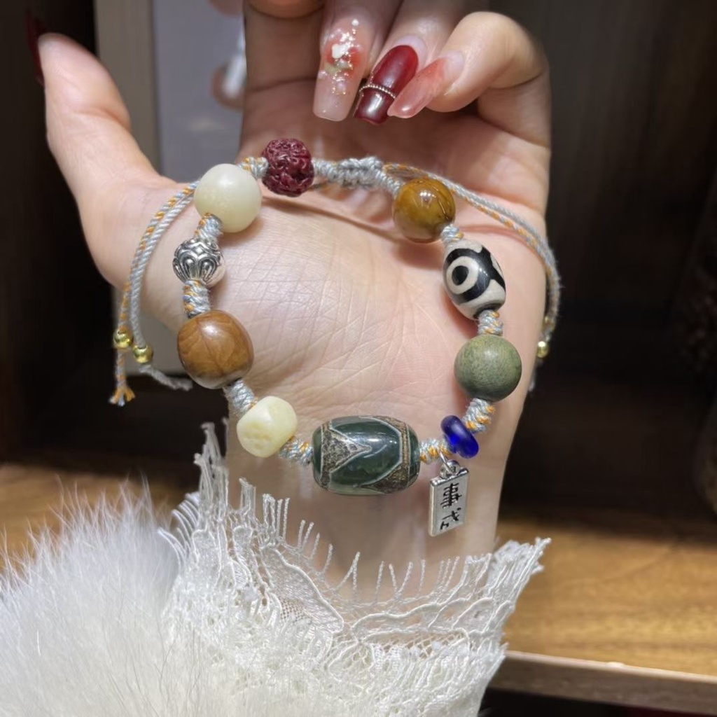 Vòng Tay Mã Não Tự Nhiên Bằng Gỗ Đàn Hương Xanh Lá / Vàng / Đỏ Phong Cách Phật Giáo Hong kong 9.2