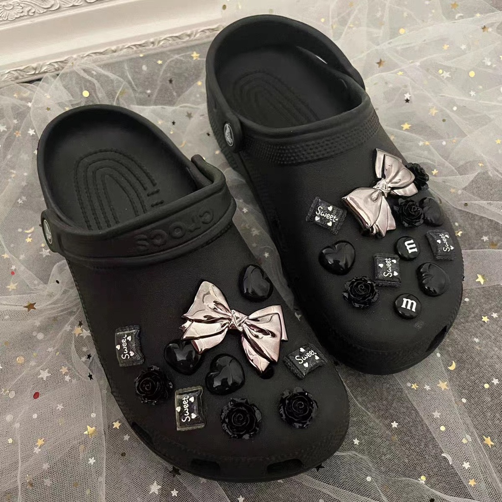 Sticker gắn dép, charm bearbrick tim nhăn gấu nơ nhũ bạc