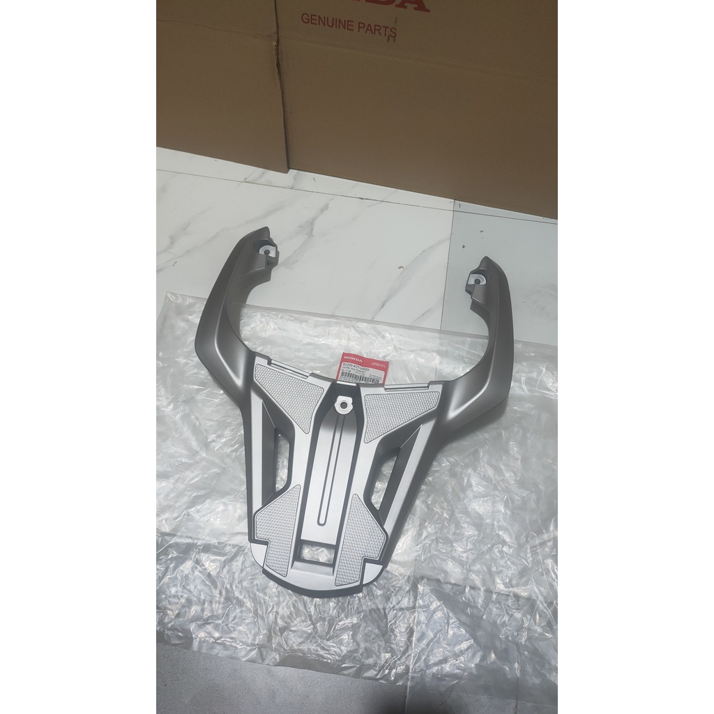 Giá đèo hàng | tay dắt sau   SH 125/150  màu Bạc *NHB18M* chính hãng Honda