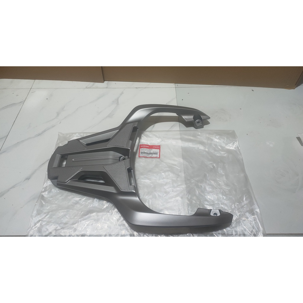 Giá đèo hàng | tay dắt sau   SH 125/150  màu Bạc *NHB18M* chính hãng Honda