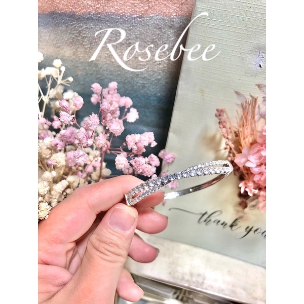 Vòng tay xoắn nơ đính đá thời trang thanh lịch, sang trọng