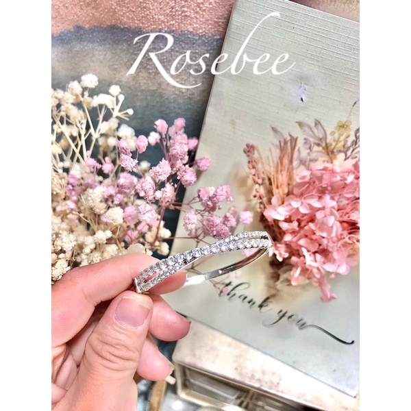 Vòng tay xoắn nơ đính đá thời trang thanh lịch, sang trọng