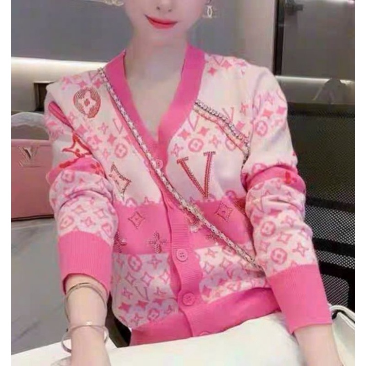 Hàng nhập - Áo len nữ in logo màu hồng xinh xắn, áo kiểu thu đông tay dài cài nút trước