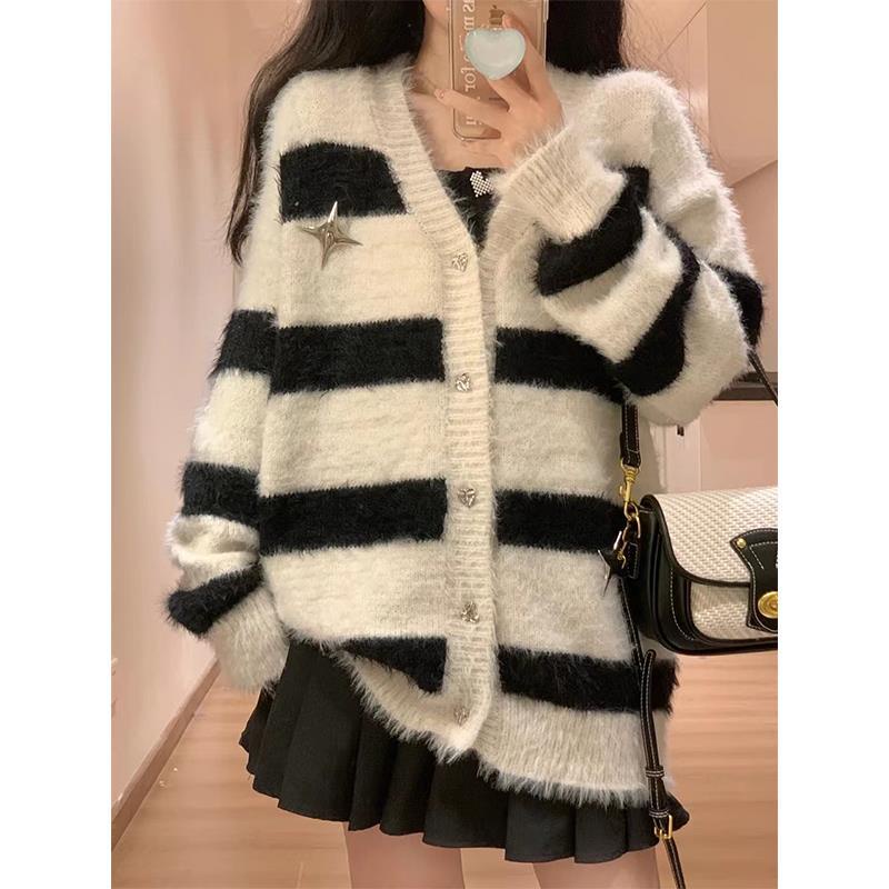 Áo Khoác cardigan Len Giả Lông Chồn Dáng Rộng Họa Tiết Kẻ Sọc Phong Cách Mới Mùa Thu 2023 Dễ Phối Đồ Cho Nữ