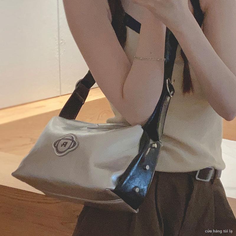 Túi đeo chéo thiết kế thích hợp thời trang mới màu sắc tương phản túi vuông nhỏ cao cấp phù hợp với túi đeo vai đơn