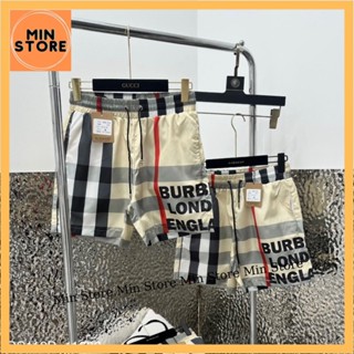  Quần Short Gió Nam BBR Hoạ Tiết Kẻ Sọc Màu Dập Chữ Burberry London England Ngang Đùi . Quần Đùi Cho Các Boy Phố Đi Biển 