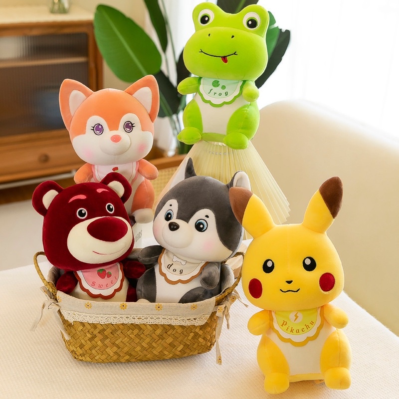 Thú Nhồi Bông Hoạt Hình Gấu dâu / Pikachu / Cáo  / Ếch / Chó Husky _ Gấu bông hình thú đeo yếm ngộ nghĩnh