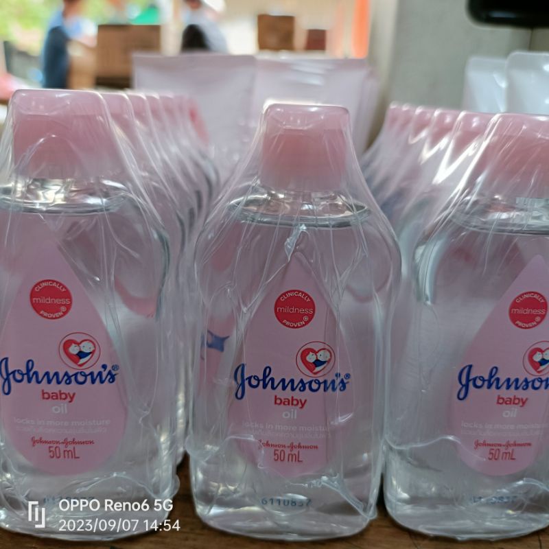 Dầu Massage và dưỡng ẩm Johnson Baby