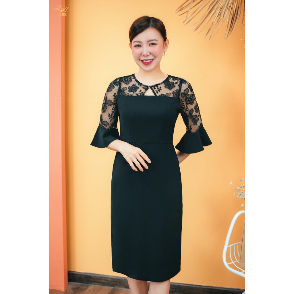 Đầm body trung niên thiết kế cổ tròn phối ren tay chuông màu đen TTV1466 TTVStore