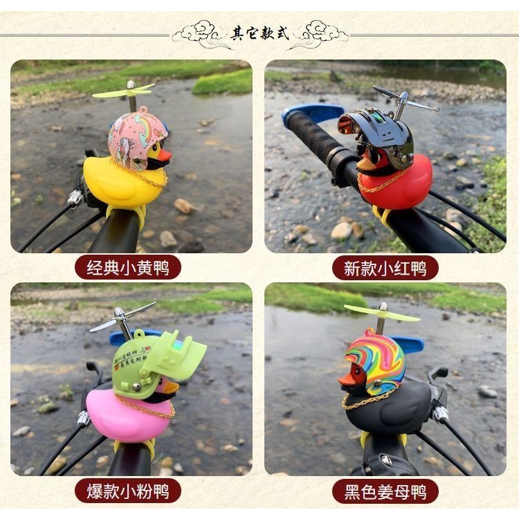 Chú Vịt Vàng Đội Mũ Bảo Hiểm Chạy Pin Trang Trí Xe Hơi