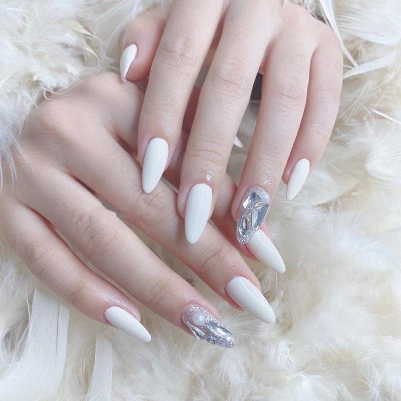 Nail box thiết kế trắng đá siêu sang