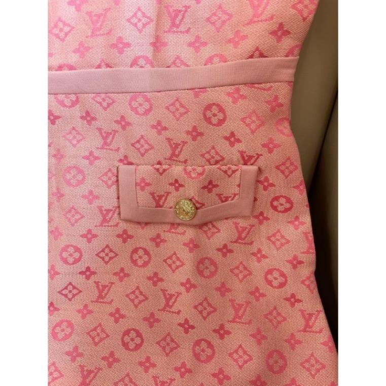 Hàng nhập - Đầm jean dáng suông xòe nhẹ phối viền, váy bò in logo tay ngắn 2 túi trước