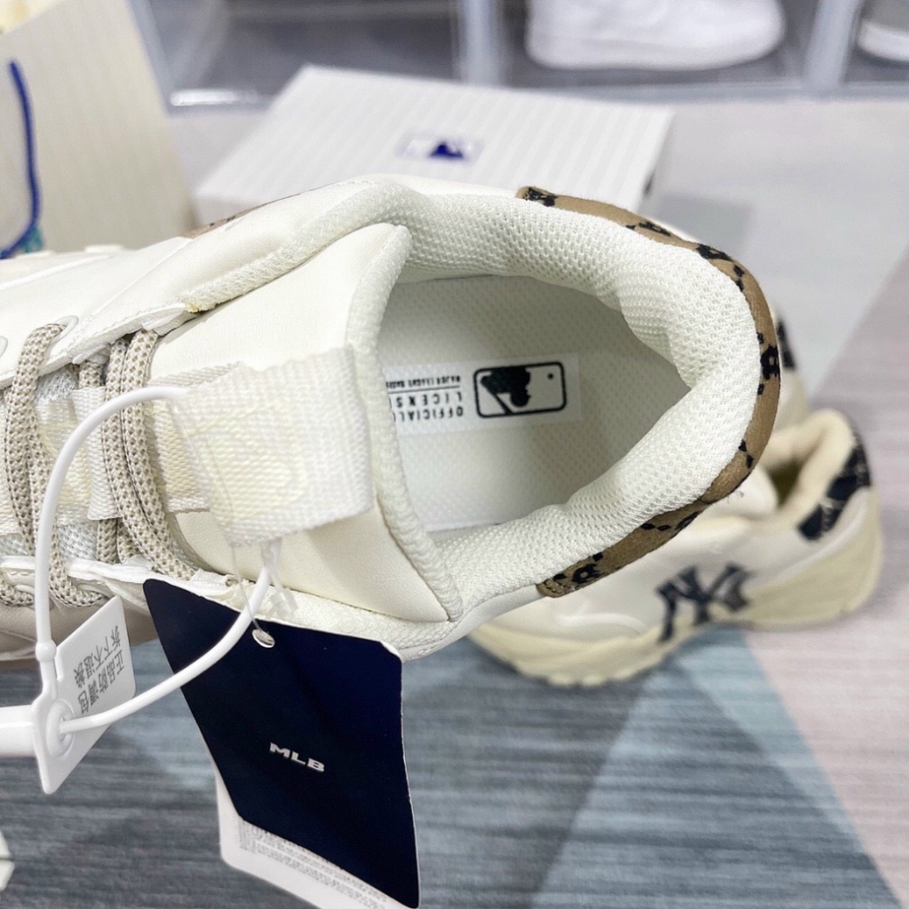 Giày MLB Chunky Mono Heel Boston Red Sox, Giày MLB NY trắng chữ vàng bản đế tách cao cấp full phụ kiện