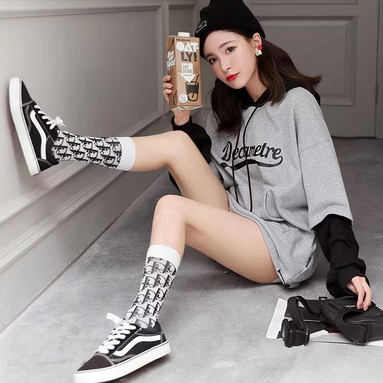 Dior Đôi Vớ cotton Nhẹ Nhàng In Chữ Thời Trang Mùa Đông Dành Cho Nữ