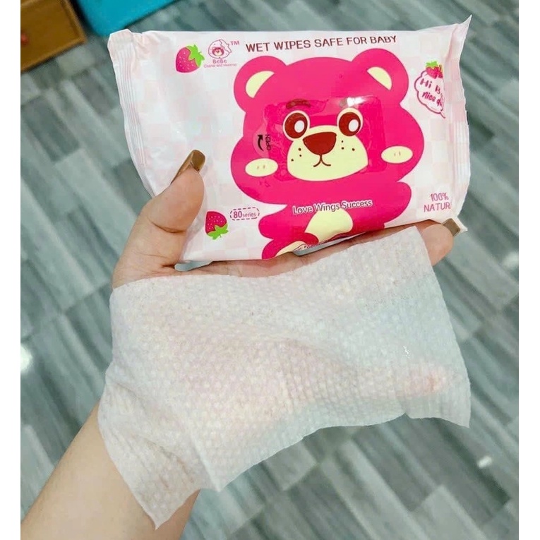 Thùng 10 gói khăn ướt hình gấu dâu Cotton & Wipes , set 10 gói khăn giấy ướt không cồn an toàn cho da