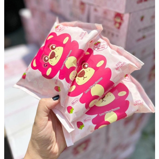 Khăn ướt gấu dâu Cotton Wipes , khăn giấy ướt lau tay, lau mặt chất liệu mềm mịn, kích thước bỏ túi nhỏ gọn