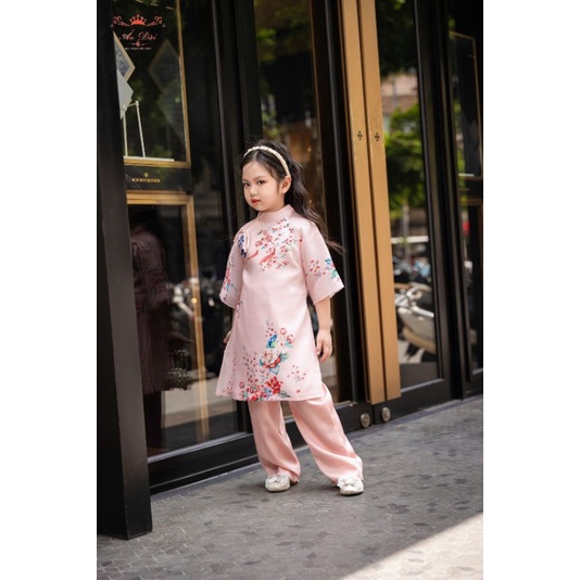 Áo dài gia đình Tầm Xuân hồng phù hợp diện tết Giáp Thìn 2024