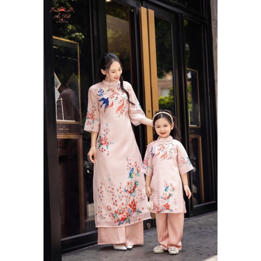 Áo dài gia đình Tầm Xuân hồng phù hợp diện tết Giáp Thìn 2024