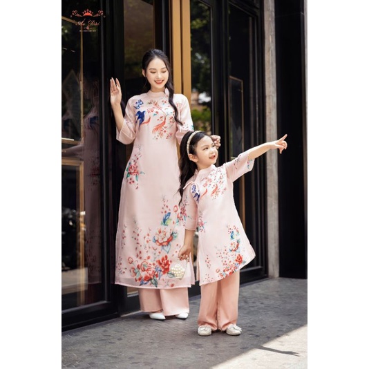 Áo dài gia đình Tầm Xuân hồng phù hợp diện tết Giáp Thìn 2024