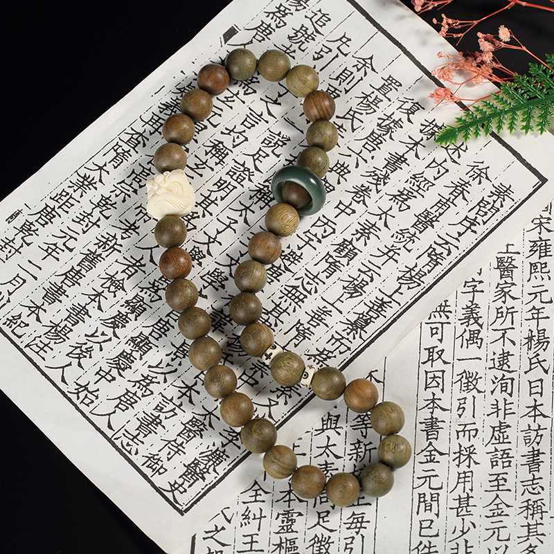 Vòng Tay Chuỗi Hạt Gỗ Đàn Hương Phối Tua Rua Phong Cách retro