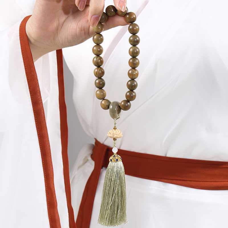 Vòng Tay Chuỗi Hạt Gỗ Đàn Hương Phối Tua Rua Phong Cách retro