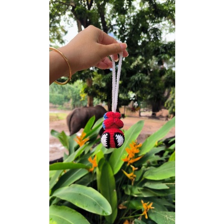 Móc khoá Spiderman đu dây bằng len