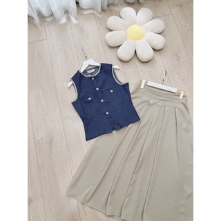 Set áo denim sát nách phối chân váy midi
