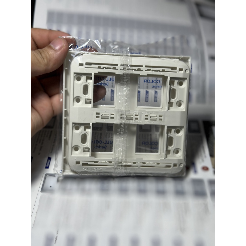 Mặt dùng cho 4 thiết bị - PANASONIC Full  - WZV 7844W - CHÍNH HÃNG