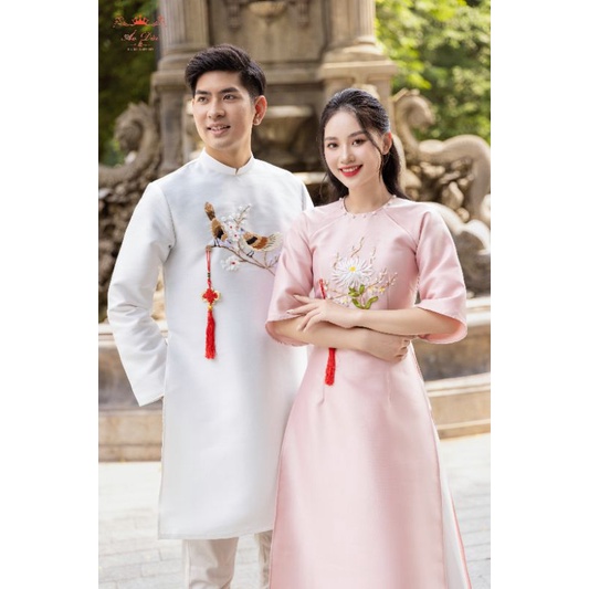 Áo dài Gia đình Yến Xuân màu hồng trắng nhẹ nhàng mặc tết 2024