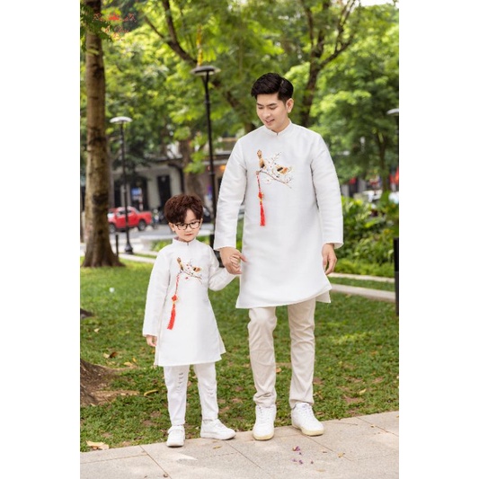 Áo dài Gia đình Yến Xuân màu hồng trắng nhẹ nhàng mặc tết 2024