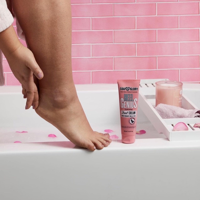 KEM DƯỠNG DA CHÂN, GIẢM NỨT GÓT THẤY RÕ - SOAP AND GLORY HEEL GENIUS FOOT CREAM 125ML