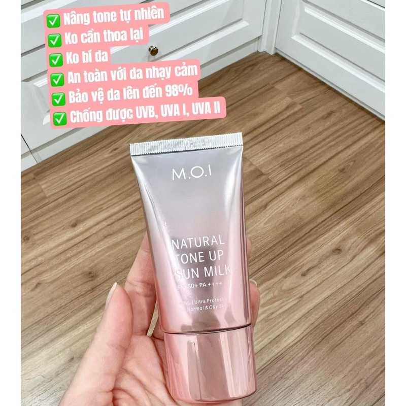KEM CHỐNG NẮNG NÂNG TONE M.O.I 40ml