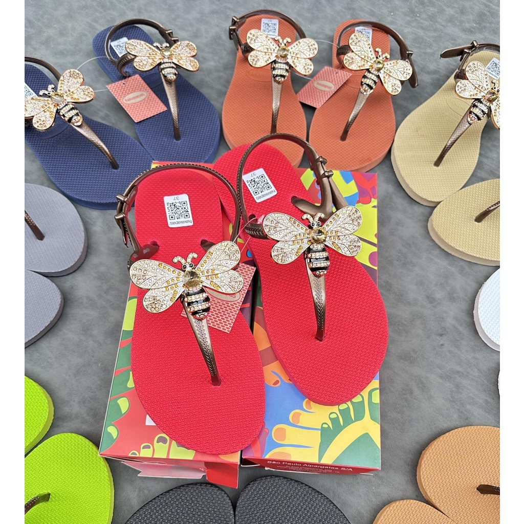 Dép kẹp xỏ ngón quai hậu sandals nữ đính Charm Ong thời trang êm ái. Nhiều màu lựa chọn