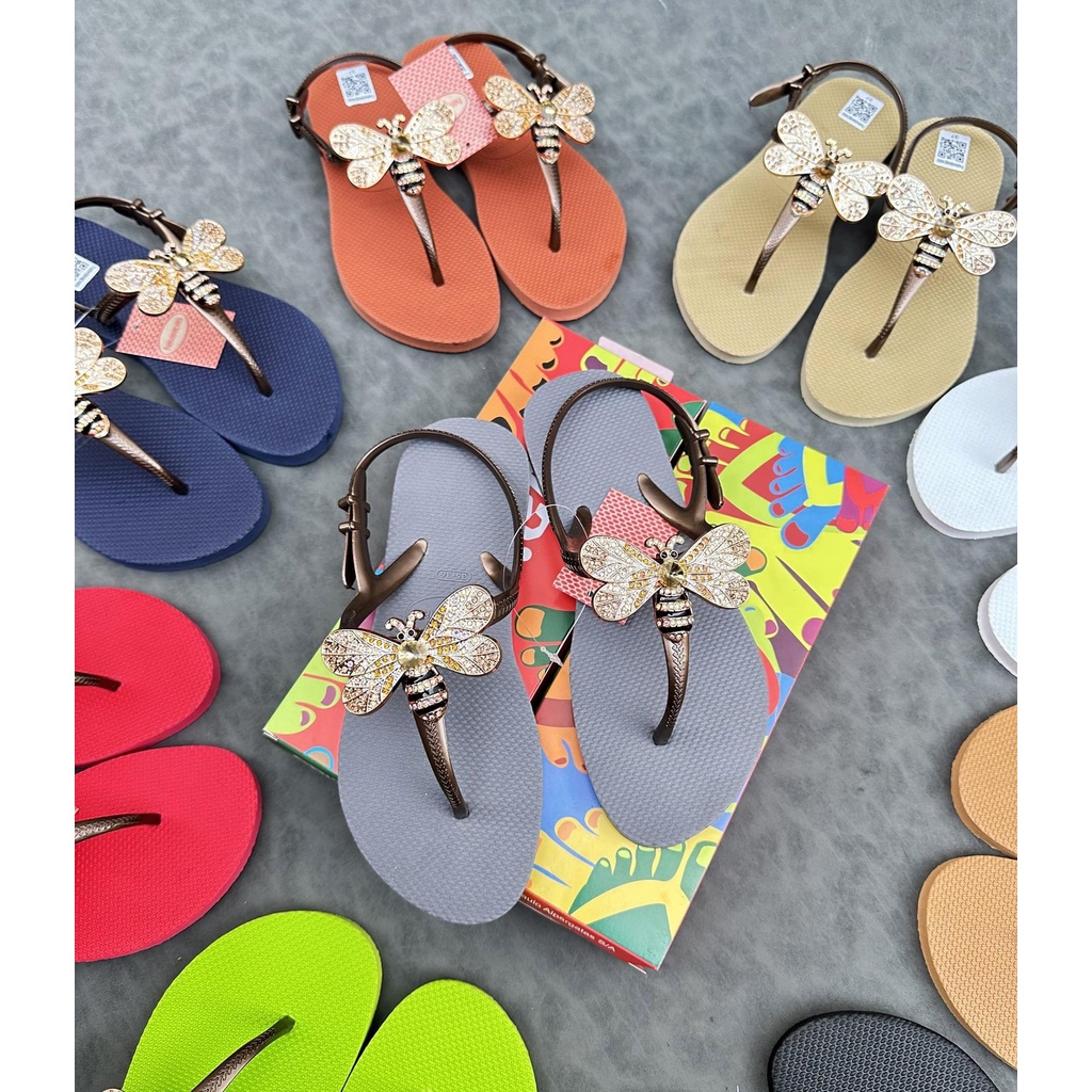 Dép kẹp xỏ ngón quai hậu sandals nữ đính Charm Ong thời trang êm ái. Nhiều màu lựa chọn