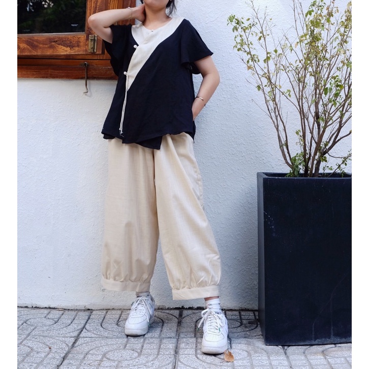 Áo tay cánh tiên linen lụa phối cùng quần ống bo - by savanna