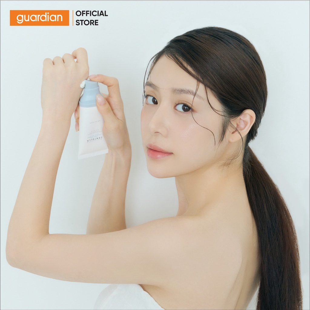 Tinh Chất Chống Nắng Cho Da Nhạy Cảm Skin1004 Madagascar Centella Hyalu-Cica Water-Fit Sun Serum SPF50+ PA++++ 50Ml