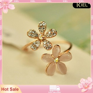 Nhẫn dạng hở đính hoa thiết kế ấn tượng